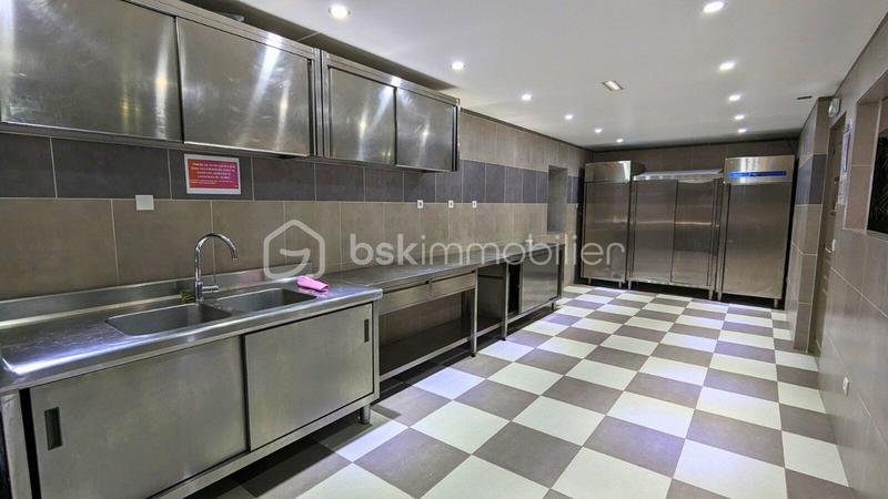 Immeuble - 1 900 m² - 30 pièces