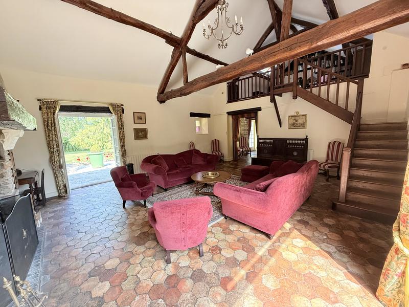 Maison - 350 m² - 9 pièces