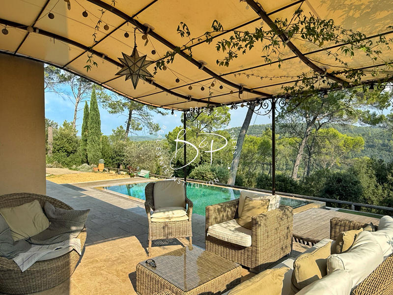 Maison - 209 m² - 8 pièces