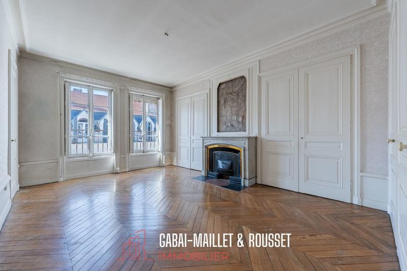 Appartement ancien - 114 m² - 4 pièces