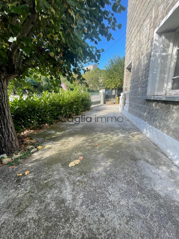 Maison - 229 m² - 8 pièces