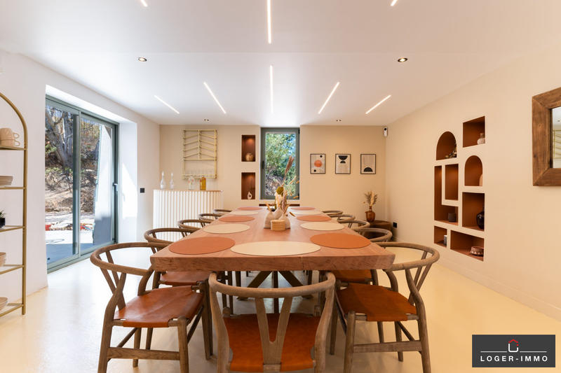 Maison - 202 m² - 8 pièces