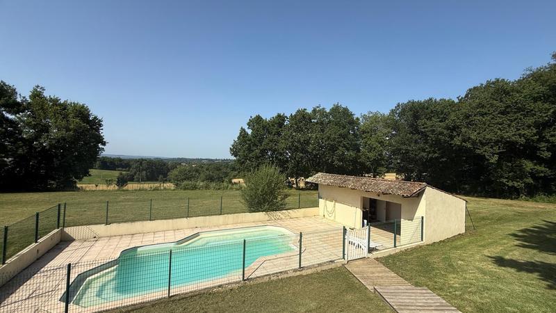 Maison - 236 m² - 10 pièces