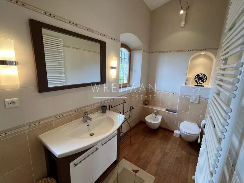 Villa - 185 m² - 8 pièces