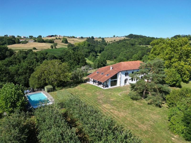 Maison - 530 m² - 12 pièces