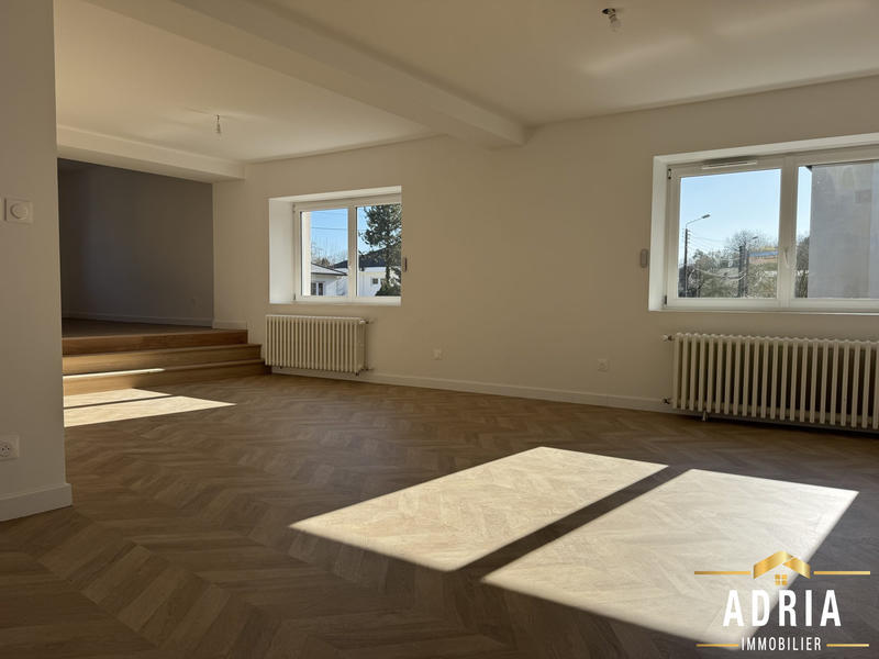 Maison traditionnelle - 236 m² - 11 pièces