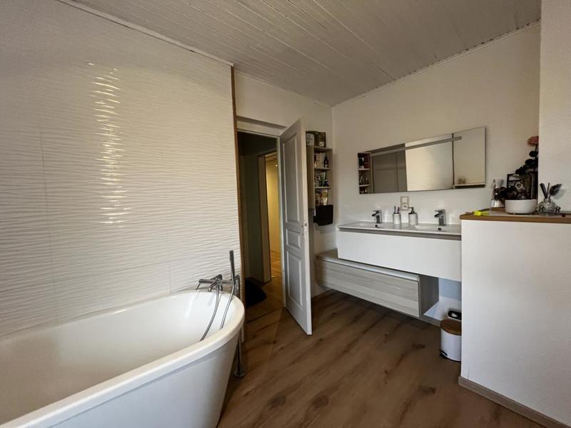 Maison - 254 m² - 7 pièces