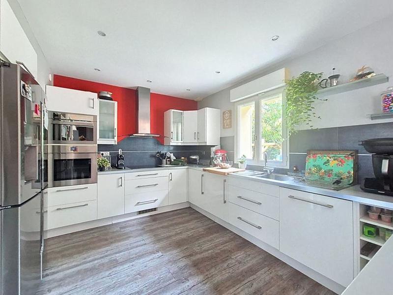 Maison - 182 m² - 8 pièces