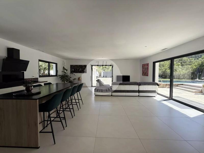 Maison - 150 m² - 5 pièces