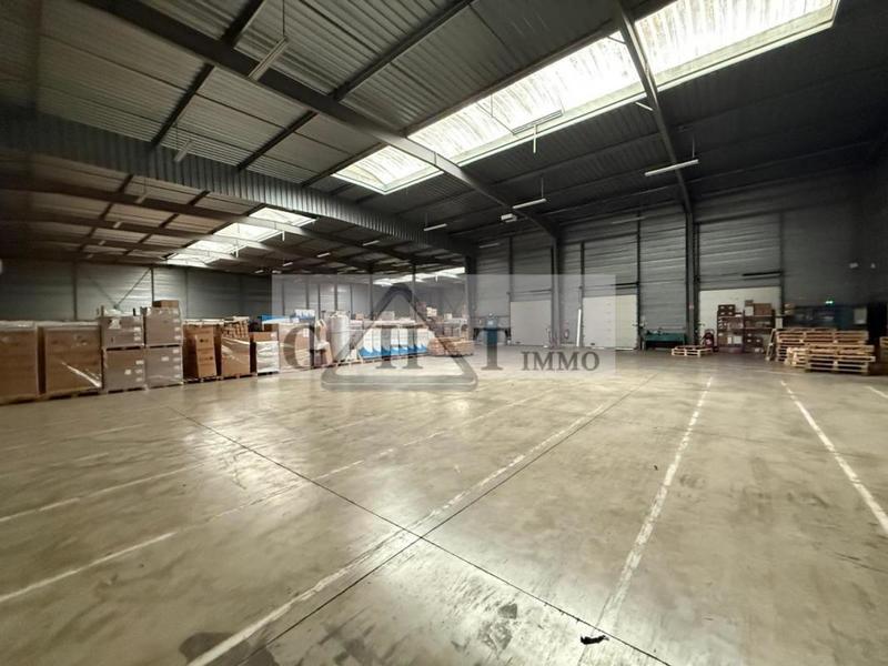 Entrepôt - 2 145 m²