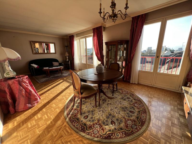 Appartement - 85 m² - 5 pièces