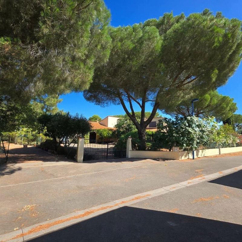 Propriété - 320 m² - 9 pièces