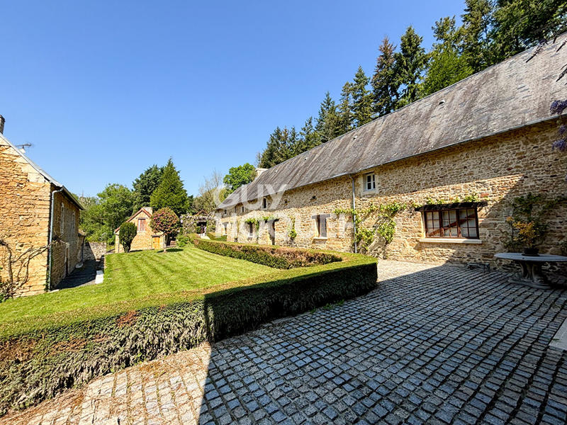 Maison - 460 m² - 16 pièces