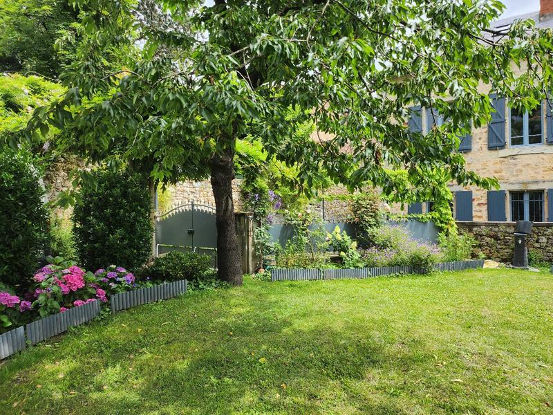 Maison - 220 m² - 8 pièces