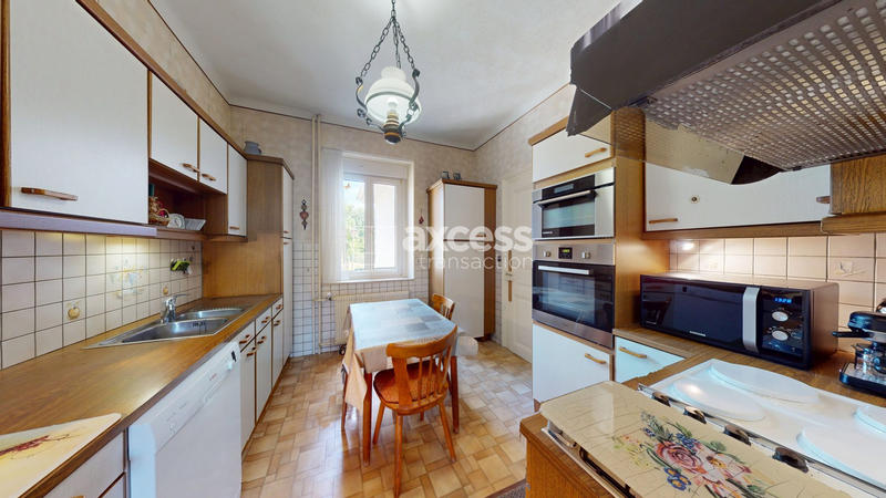 Maison - 234 m² - 10 pièces