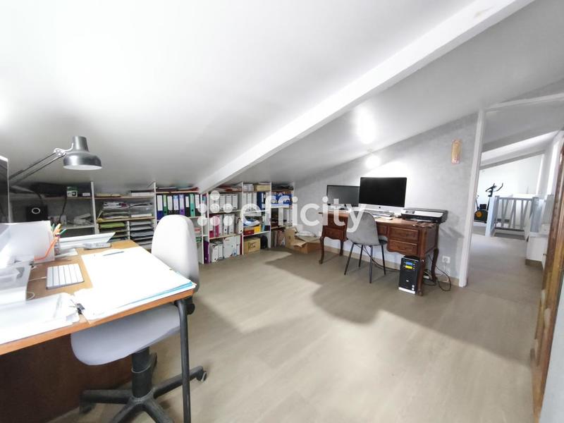 Maison - 176 m² - 9 pièces