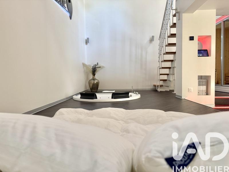 Maison - 308 m² - 9 pièces