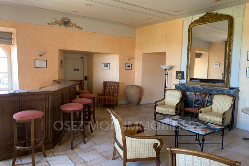 Maison - 3 500 m² - 20 pièces