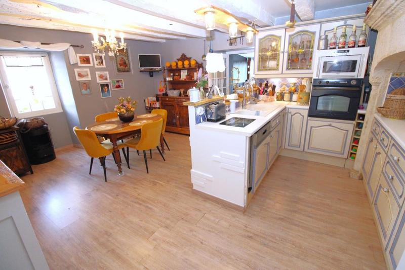 Propriété - 1 m² - 11 pièces