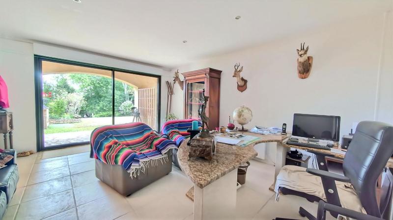 Maison - 250 m² - 8 pièces