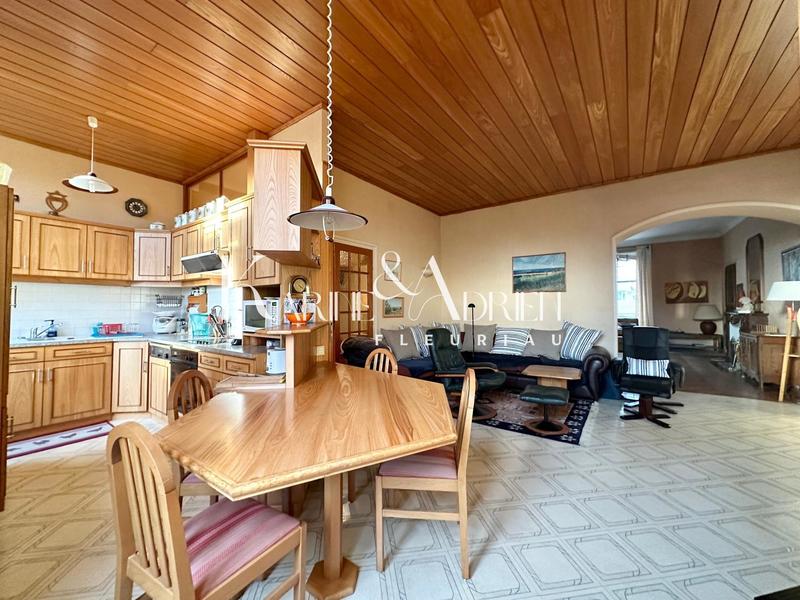 Maison - 386 m² - 10 pièces