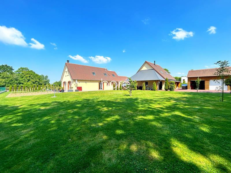 Maison contemporaine - 247 m² - 7 pièces