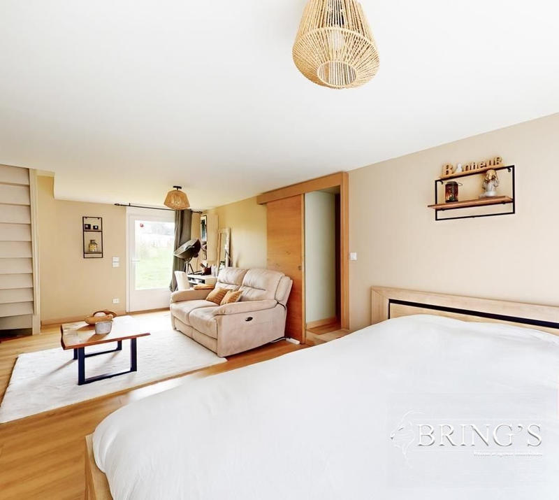 Maison - 180 m² - 8 pièces