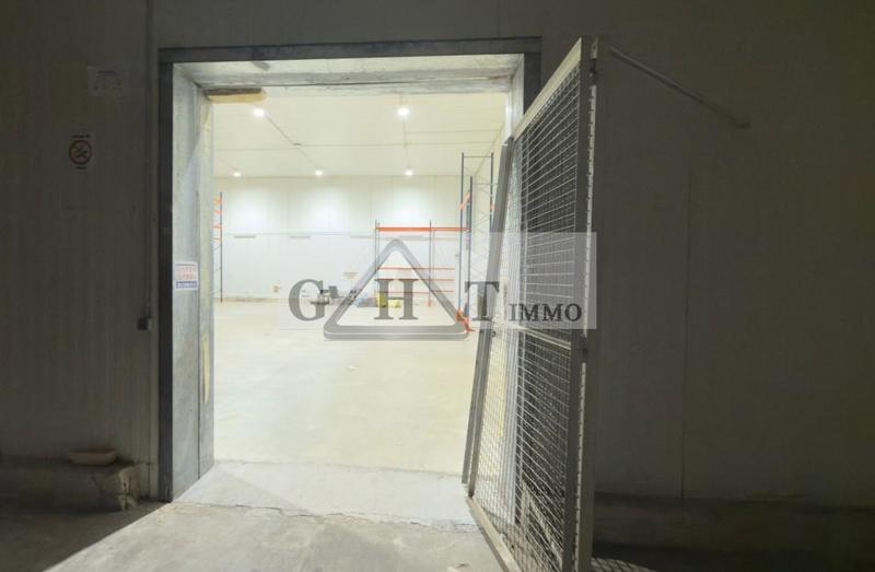 Entrepôt - 1 965 m²