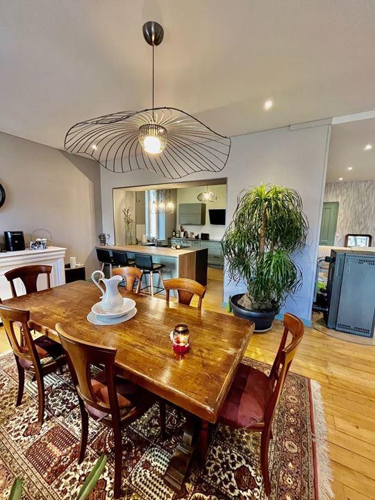 Appartement - 127 m² - 6 pièces