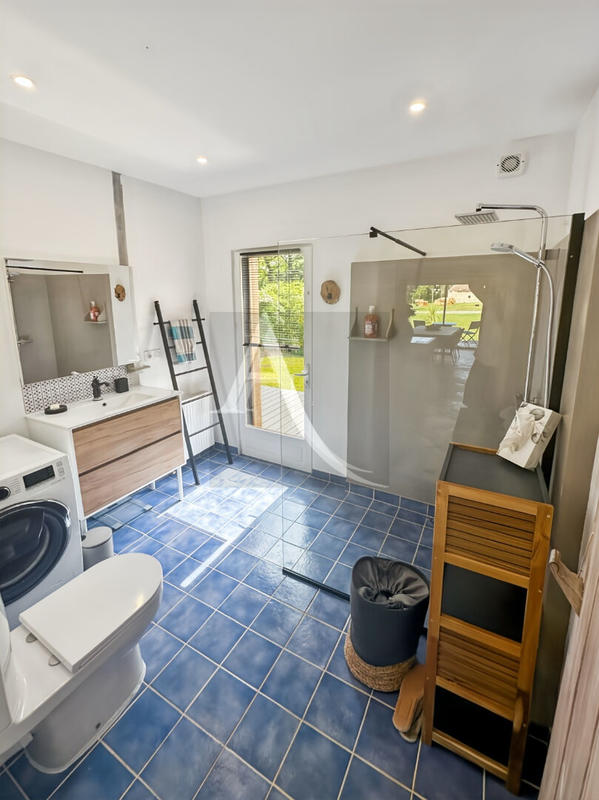 Maison - 250 m² - 8 pièces