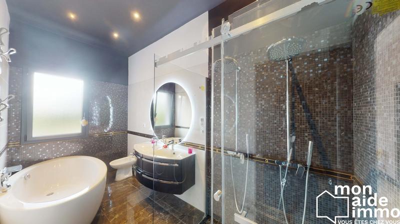 Maison contemporaine - 392 m² - 9 pièces