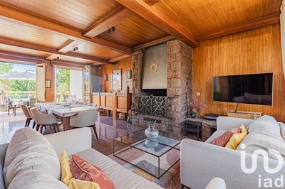 Maison - 250 m² - 7 pièces