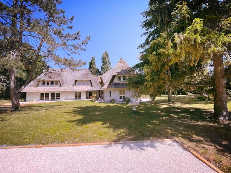 Maison - 570 m² - 14 pièces