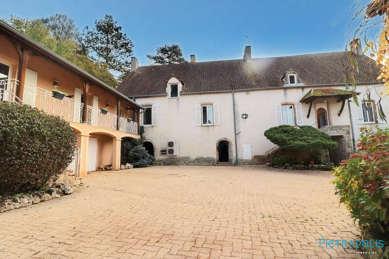 Maison ancienne - 483 m² - 12 pièces