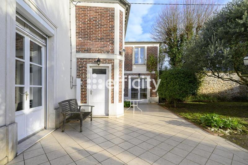 Maison - 223 m² - 9 pièces