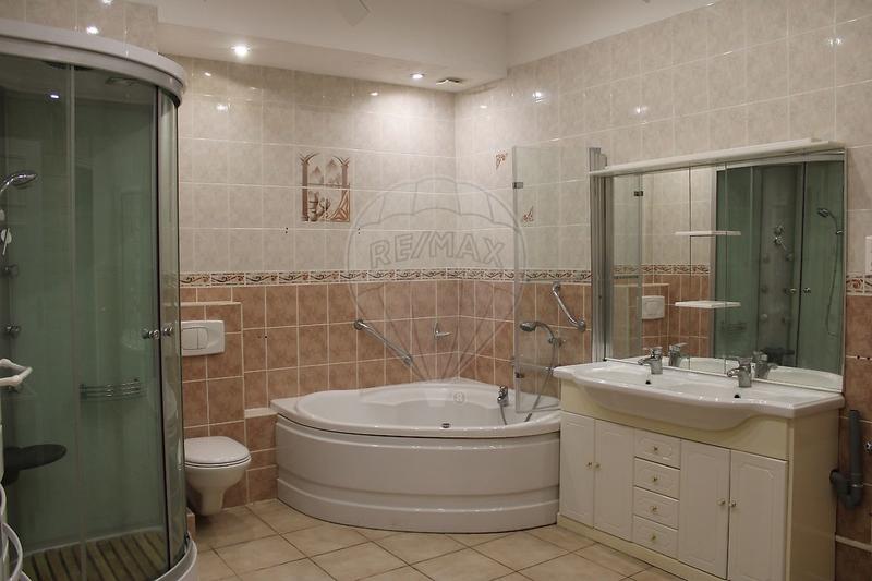 Appartement - 170 m² - 5 pièces