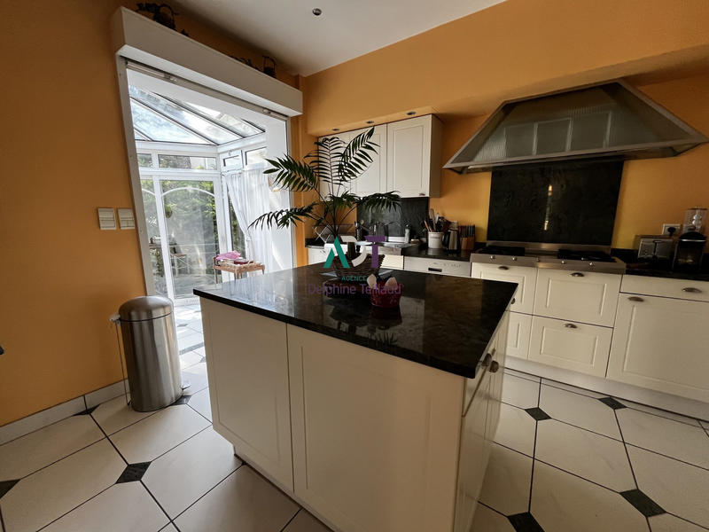 Maison - 249 m² - 9 pièces