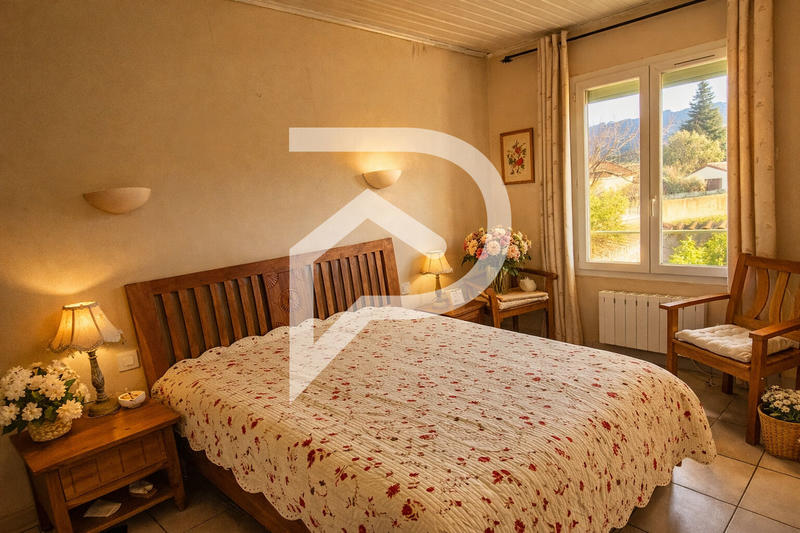 Maison - 225 m² - 7 pièces