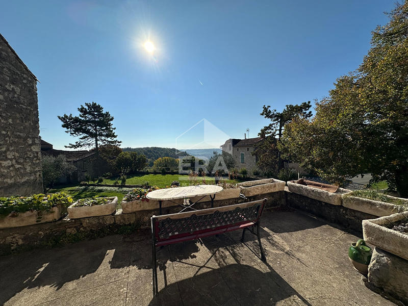 Maison - 329 m² - 6 pièces