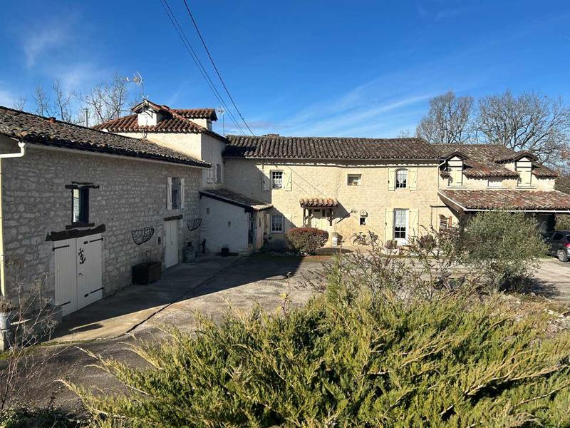 Maison - 387 m² - 8 pièces