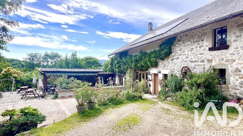 Maison - 300 m² - 5 pièces