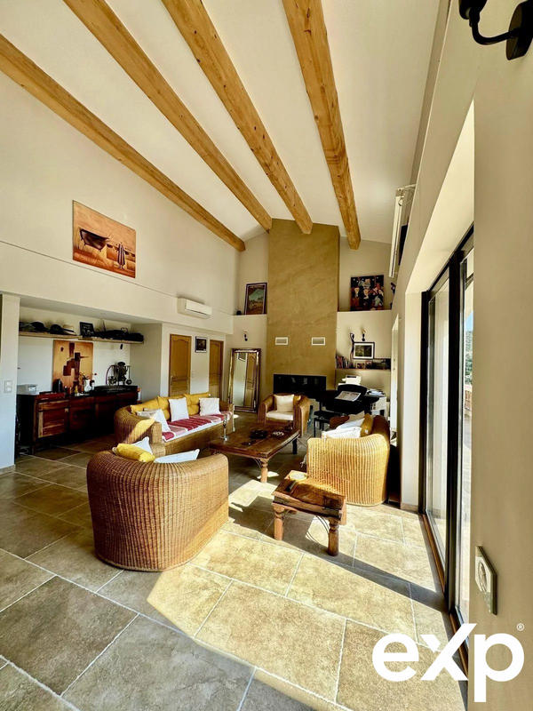 Villa - 247 m² - 7 pièces