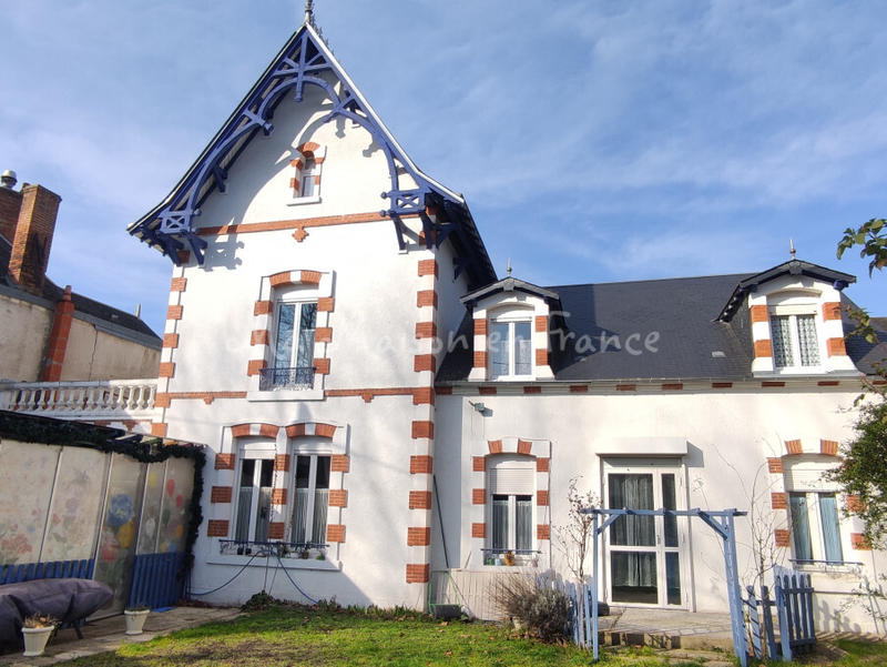 Maison - 264 m² - 12 pièces