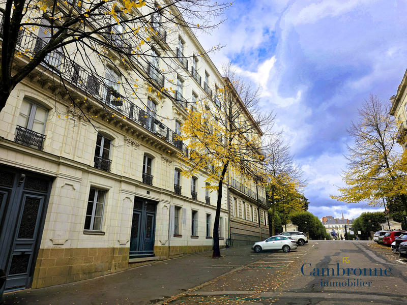 Appartement - 249 m² - 8 pièces