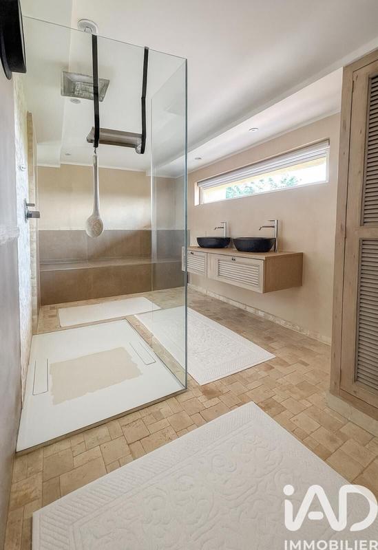 Maison - 245 m² - 9 pièces