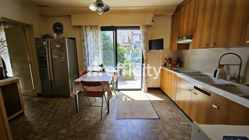 Maison - 182 m² - 9 pièces