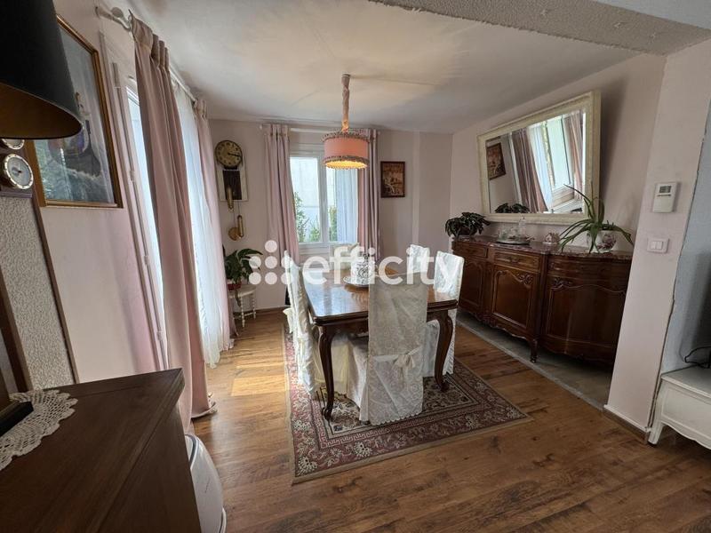 Pavillon - 157 m² - 8 pièces