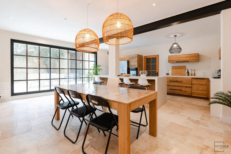 Villa - 220 m² - 6 pièces