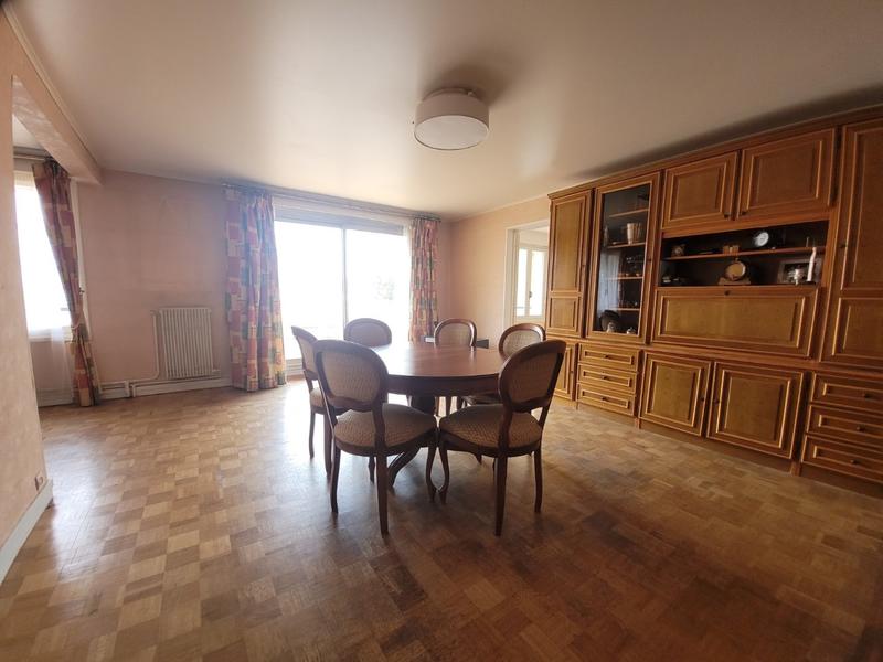 Maison - 220 m² - 7 pièces