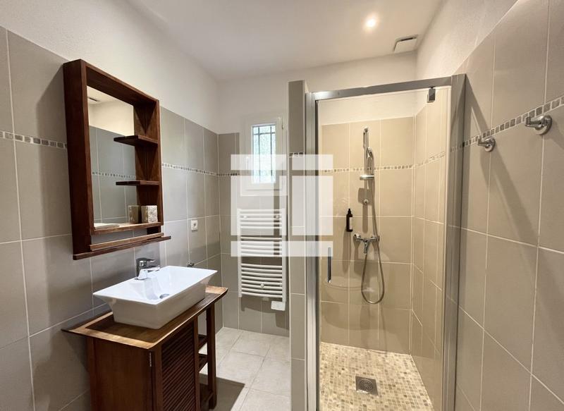 Propriété - 304 m² - 12 pièces